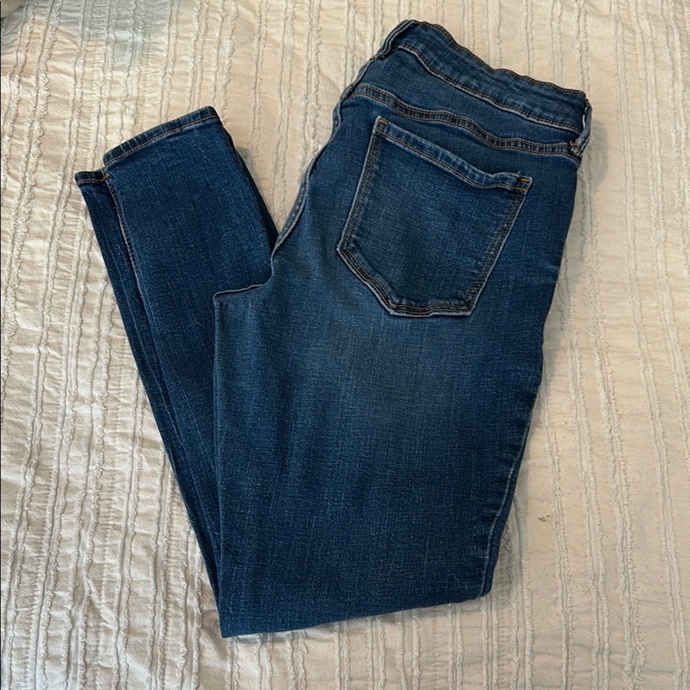 Old Navy Women's Distressed Skinny Jeans - Picture 3 of 6